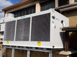 Adiabatic cooling system in the plastics industry