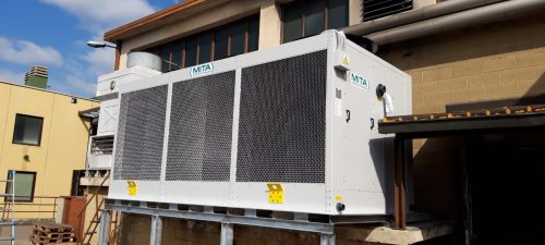 Adiabatic cooling system in the plastics industry