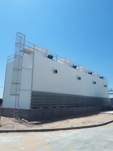 Torres de refrigeración montadas en campo