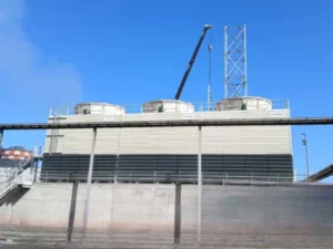 Instalación de torres de refrigeración en gran planta siderometalúrgica 