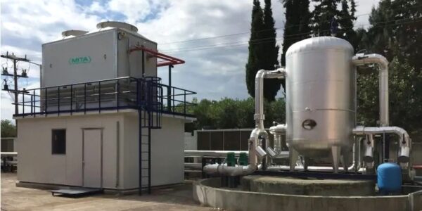 Evaporative condensers in industrial refrigeration