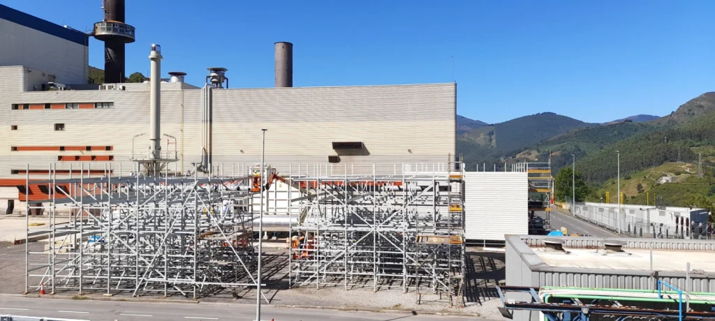 Sustitución de celdas en torres de refrigeración en planta industrial.